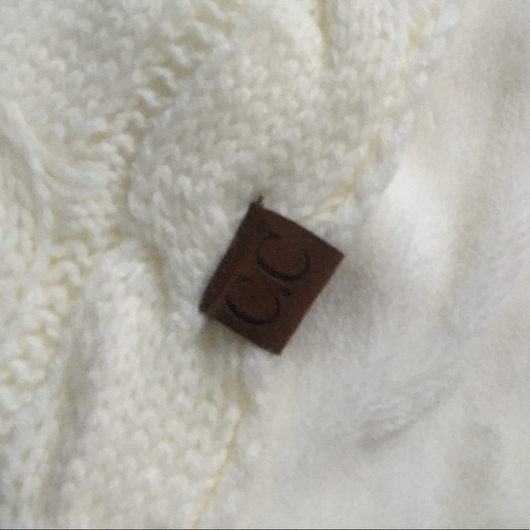 C.C cable knit fleece lined infinity scarf cream - Picture 3 of 3